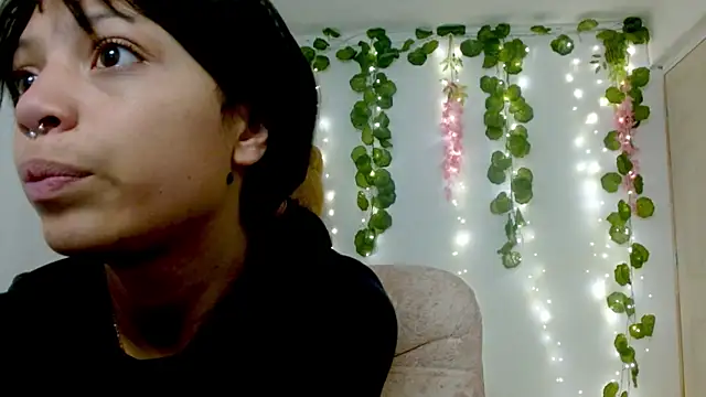 EIVIY1609 online show from November 3, 2025, 1:56 pm