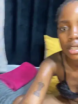 Littlebunny33 online show from April 3, 2026, 1:20 pm