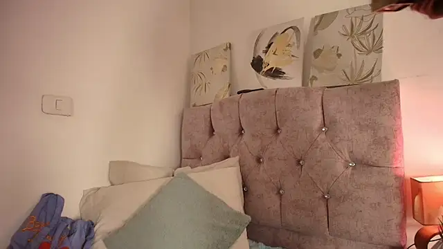 Snapshot of Dulce_Bella_ chatting on January 14, 2026, 11:42 pm Dulce Bella online show from January 14, 2026, 11:42 pm