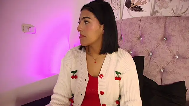 Snapshot of Dulce_Bella_ chatting on February 3, 2026, 3:48 am Dulce Bella online show from February 3, 2026, 3:48 am