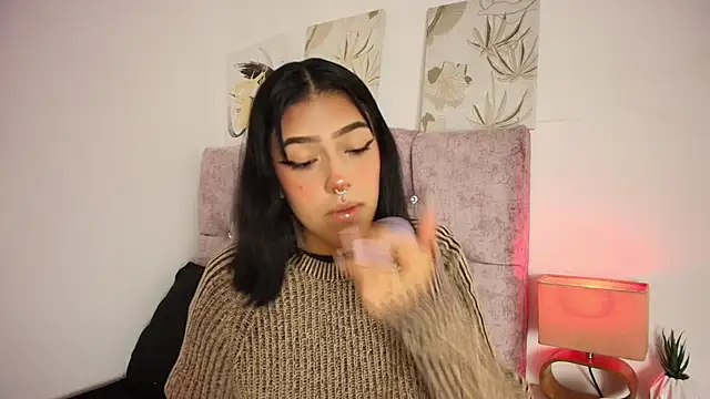 Snapshot of Dulce_Bella_ chatting on February 27, 2026, 3:39 am Dulce Bella online show from February 27, 2026, 3:39 am