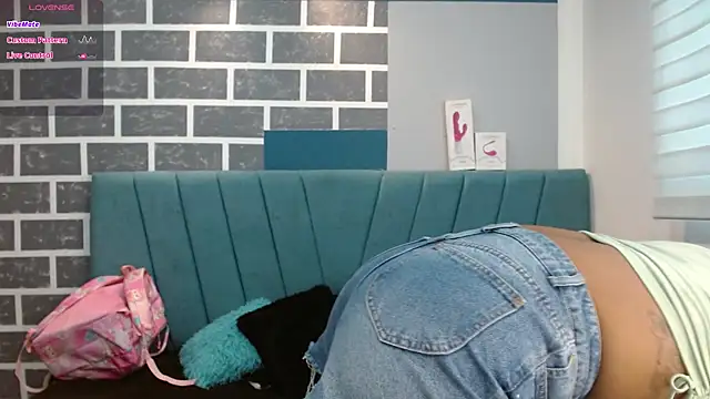 Chloe Brown3 online show from November 7, 2025, 6:08 pm