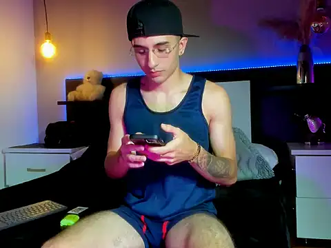 eriikjoness online show from November 13, 2025, 3:05 am