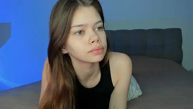 Snapshot of Milimeowww chatting on December 2, 2025, 9:21 pm Milimeowww online show from December 2, 2025, 9:21 pm