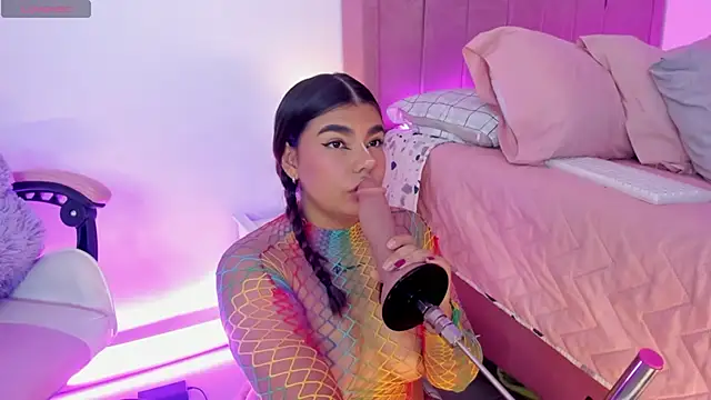 AliceThundeer online show from November 14, 2025, 4:11 am