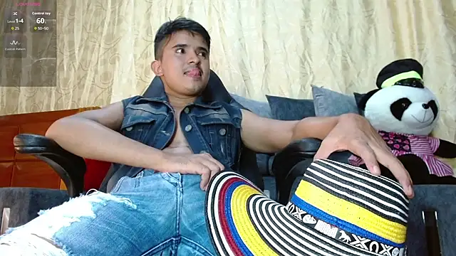 Snapshot of DayroDuran chatting on May 16, 2026, 8:07 pm DayroDuran online show from May 16, 2026, 8:07 pm