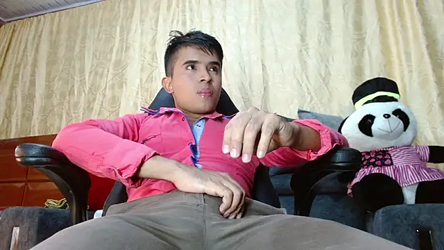 Snapshot of DayroDuran chatting on May 18, 2026, 7:41 pm DayroDuran online show from May 18, 2026, 7:41 pm