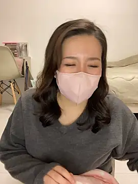 NATSUMI00 online show from November 19, 2025, 3:45 pm