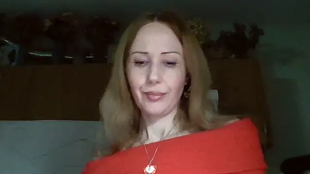 Snapshot of Tiluu1 chatting on February 8, 2026, 8:45 pm Tiluu1 online show from February 8, 2026, 8:45 pm