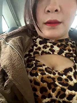 smgirls online show from November 16, 2025, 5:02 am