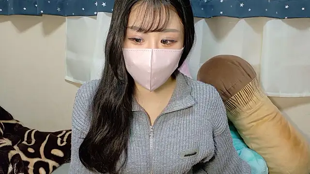 Ema-- online show from December 4, 2025, 10:13 am