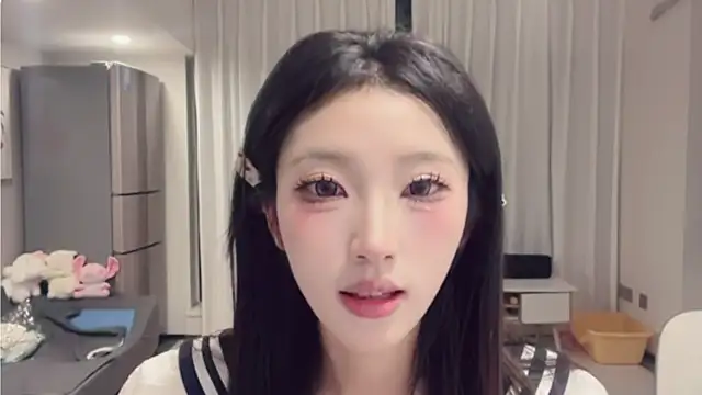 ZhaoZhao-ZM online show from September 13, 2025, 1:22 pm