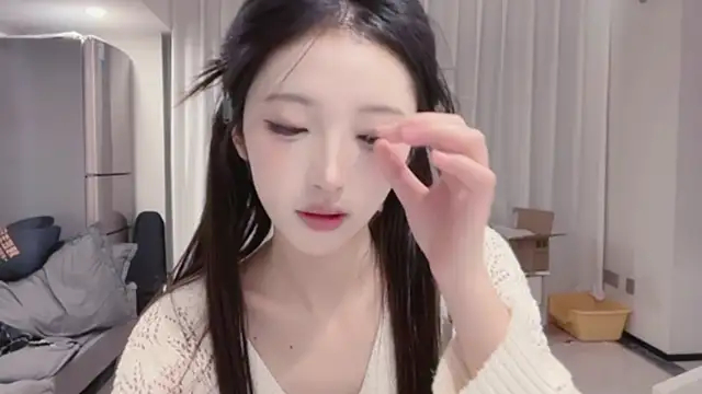 ZhaoZhao-ZM online show from October 15, 2025, 1:22 pm