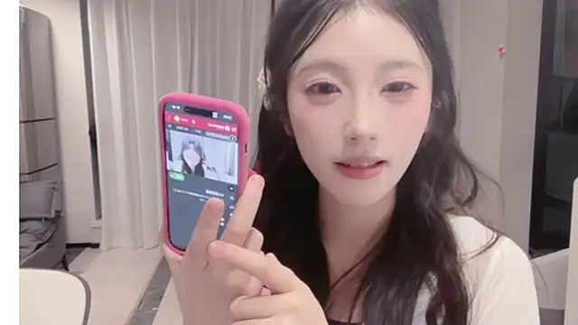 ZhaoZhao-ZM online show from November 18, 2025, 2:32 pm