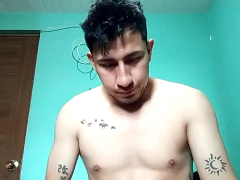 Snapshot of True_Di chatting on October 28, 2025, 9:50 pm True Di online show from October 28, 2025, 9:50 pm