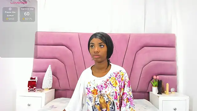 MarianRosse online show from November 24, 2025, 9:25 pm