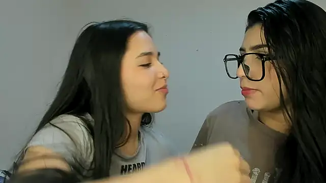 Snapshot of Sweet_and_Rous0 chatting on January 19, 2026, 2:26 am Sweet and Rous0 online show from January 19, 2026, 2:26 am