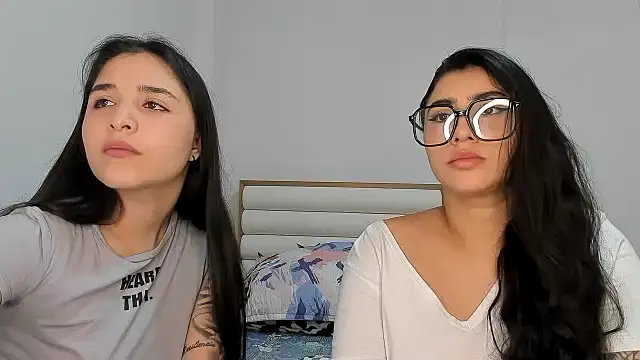 Snapshot of Sweet_and_Rous0 chatting on March 15, 2026, 2:06 am Sweet and Rous0 online show from March 15, 2026, 2:06 am