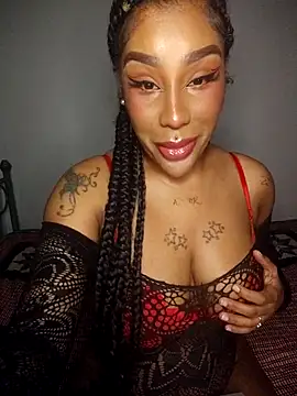Snapshot of Queen_Amara chatting on April 19, 2026, 4:12 am Queen Amara online show from April 19, 2026, 4:12 am