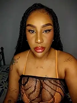 Snapshot of Queen_Amara chatting on May 7, 2026, 3:45 am Queen Amara online show from May 7, 2026, 3:45 am