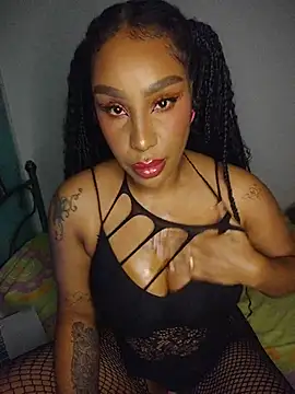 Snapshot of Queen_Amara chatting on May 25, 2026, 4:07 am Queen Amara online show from May 25, 2026, 4:07 am