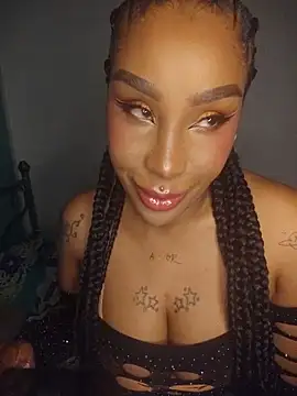 Snapshot of Queen_Amara chatting on May 27, 2026, 4:31 am Queen Amara online show from May 27, 2026, 4:31 am