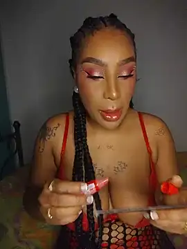 Snapshot of Queen_Amara chatting on May 31, 2026, 4:20 am Queen Amara online show from May 31, 2026, 4:20 am