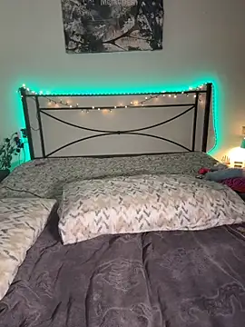 nikkaanderic online show from March 8, 2026, 9:18 pm