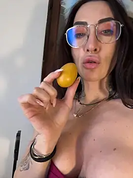 nikkaanderic online show from March 30, 2026, 3:35 pm