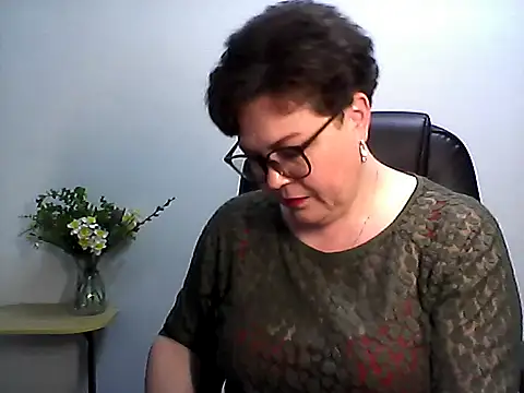 EllaLove2277 online show from April 13, 2026, 11:59 am