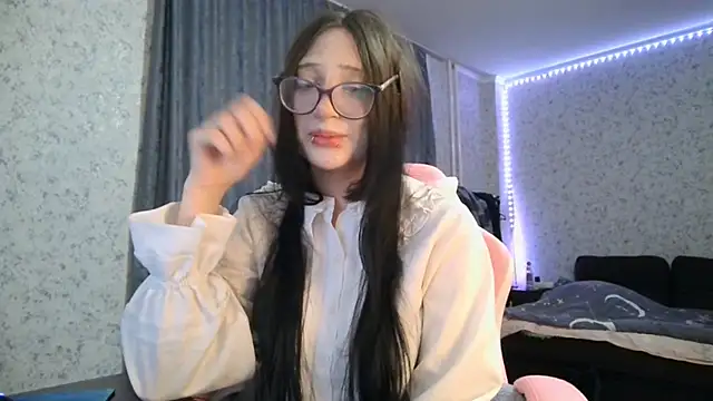KeicyKlark online show from September 12, 2025, 6:08 pm