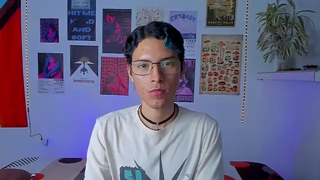 Michael blue01 online show from December 16, 2025, 11:43 pm