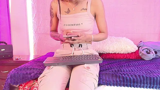 Snapshot of Baby_kinky-- chatting on October 8, 2025, 2:36 pm Baby kinky-- online show from October 8, 2025, 2:36 pm