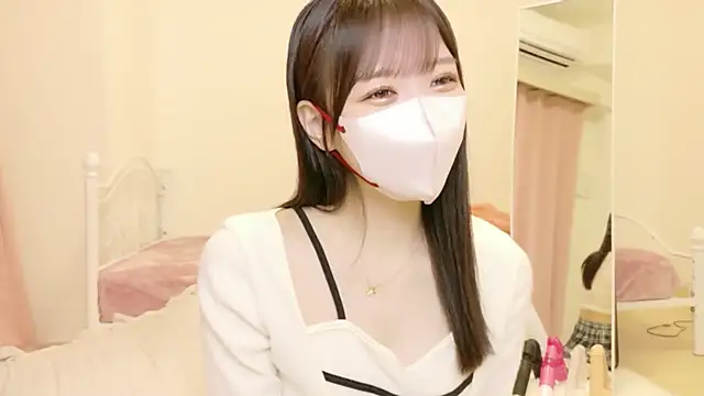 roachan  online show from February 17, 2026, 1:29 pm