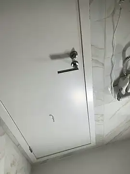 dgzzzkskks online show from September 29, 2025, 1:00 am