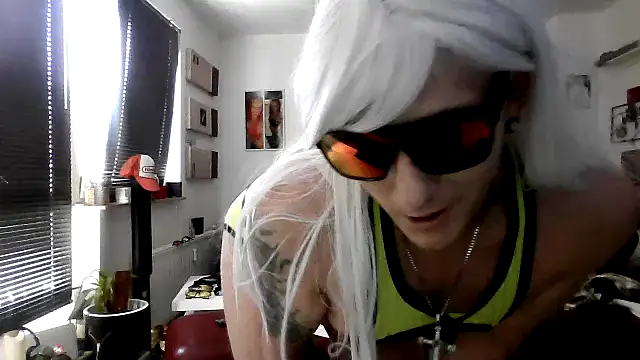 Snapshot of hellgirl1980 chatting on September 22, 2025, 11:23 am hellgirl1980 online show from September 22, 2025, 11:23 am