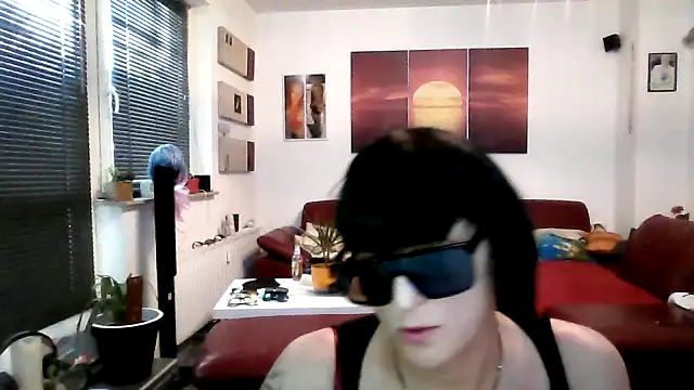 Snapshot of hellgirl1980 chatting on September 23, 2025, 5:05 pm hellgirl1980 online show from September 23, 2025, 5:05 pm