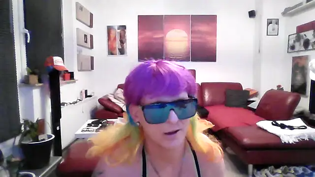 Snapshot of hellgirl1980 chatting on September 24, 2025, 11:08 pm hellgirl1980 online show from September 24, 2025, 11:08 pm