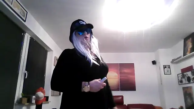 Snapshot of hellgirl1980 chatting on September 30, 2025, 8:47 pm hellgirl1980 online show from September 30, 2025, 8:47 pm