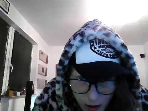 Snapshot of hellgirl1980 chatting on October 10, 2025, 1:59 am hellgirl1980 online show from October 10, 2025, 1:59 am