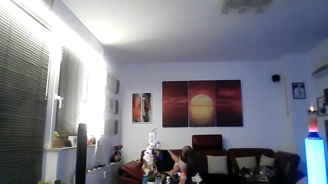 Snapshot of hellgirl1980 chatting on October 12, 2025, 2:32 am hellgirl1980 online show from October 12, 2025, 2:32 am