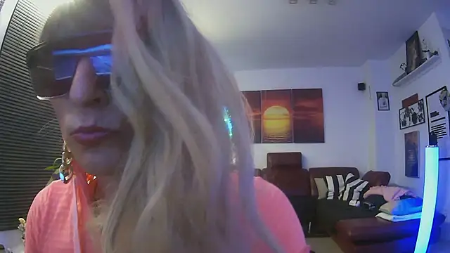 Snapshot of hellgirl1980 chatting on October 28, 2025, 10:01 pm hellgirl1980 online show from October 28, 2025, 10:01 pm