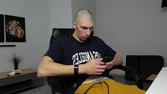 Snapshot of Ryan_Dozer chatting on October 30, 2025, 8:16 am Ryan Dozer online show from October 30, 2025, 8:16 am