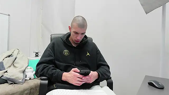 Snapshot of Ryan_Dozer chatting on November 1, 2025, 6:59 am Ryan Dozer online show from November 1, 2025, 6:59 am