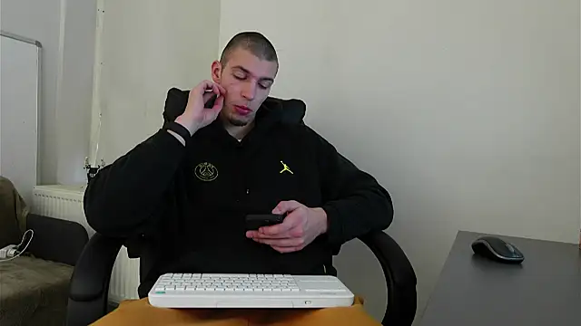 Snapshot of Ryan_Dozer chatting on November 8, 2025, 7:08 am Ryan Dozer online show from November 8, 2025, 7:08 am