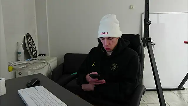 Snapshot of Ryan_Dozer chatting on November 30, 2025, 7:12 am Ryan Dozer online show from November 30, 2025, 7:12 am