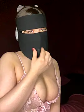 Snapshot of RooVaaN-Xx chatting on October 29, 2025, 5:25 pm RooVaaN-Xx online show from October 29, 2025, 5:25 pm