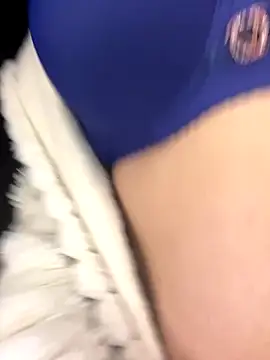 Snapshot of RooVaaN-Xx chatting on December 19, 2025, 11:01 pm RooVaaN-Xx online show from December 19, 2025, 11:01 pm