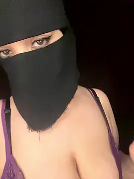 Snapshot of RooVaaN-Xx chatting on January 9, 2026, 6:31 pm RooVaaN-Xx online show from January 9, 2026, 6:31 pm