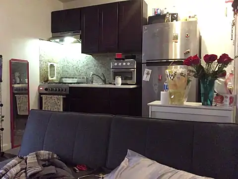 littyleesh1 online show from April 10, 2026, 11:26 am